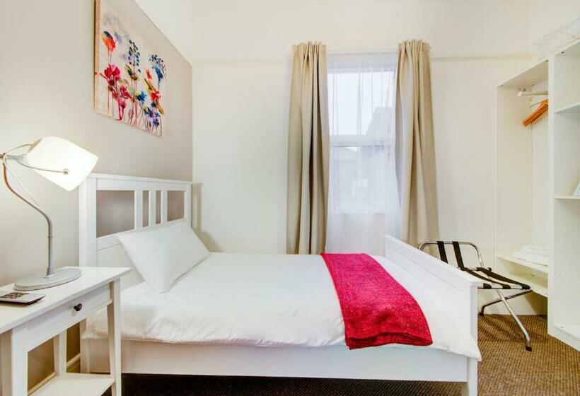 标准单人间, The Regents Guest House