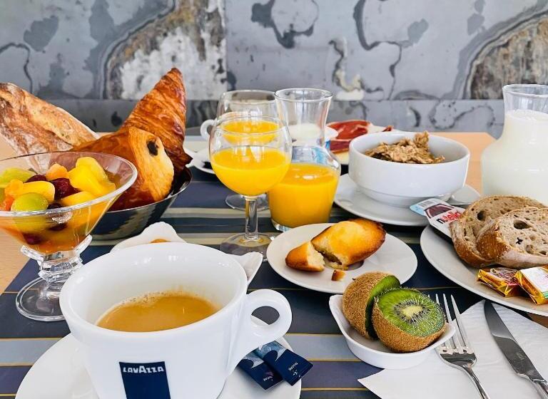 اتاق استاندارد برای معلولان, Restaurant Santiago