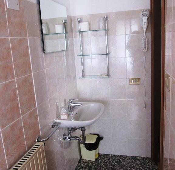 连接 1 卧室公寓, Albergo Eden