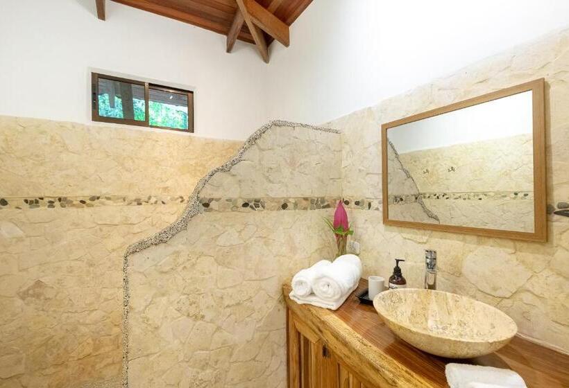 Семейное Бунгало, Makanas Beach Bungalows