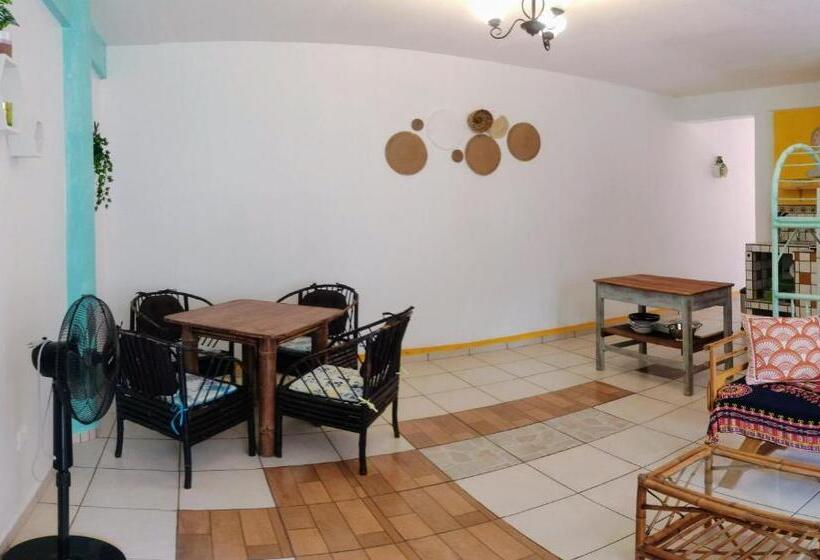 Апартаменты 2 Спальни, Cool Vibes Beach Hostel