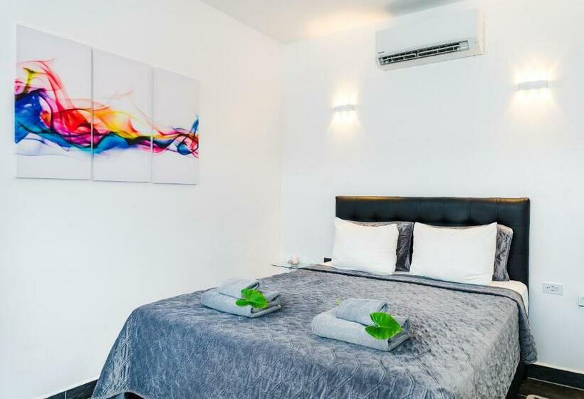 Номер Premium Вид на Бассейн, In The Shade Hotel   Coworking   300mbit   Adults Only