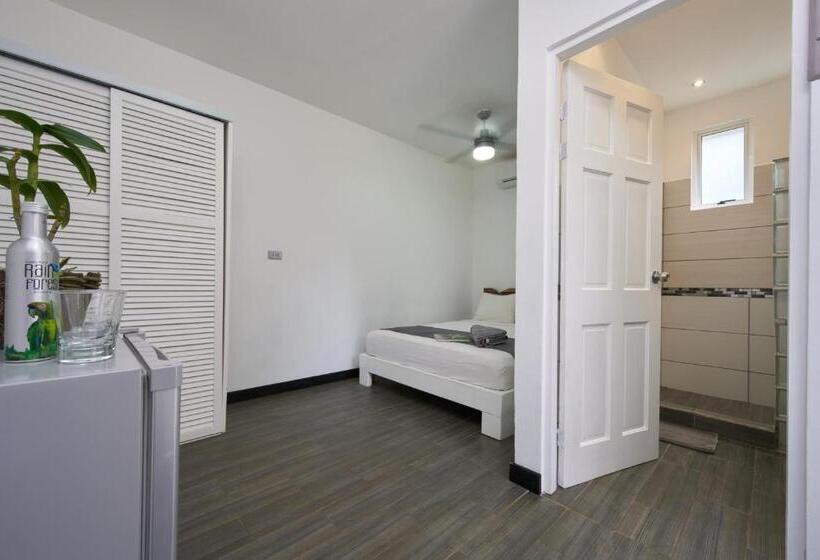 Студия Deluxe, In The Shade Hotel   Coworking   300mbit   Adults Only