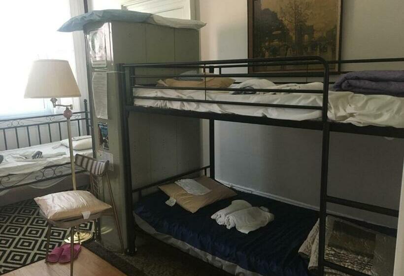 تختخواب در اتاق مشترک, Pring Guesthouse