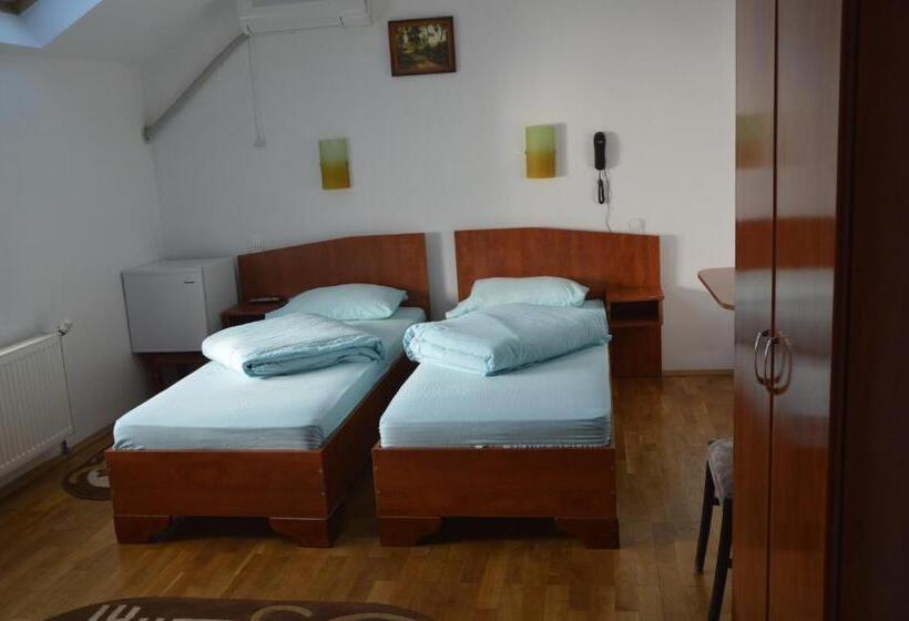 Люкс с Балконом, Motel Buti