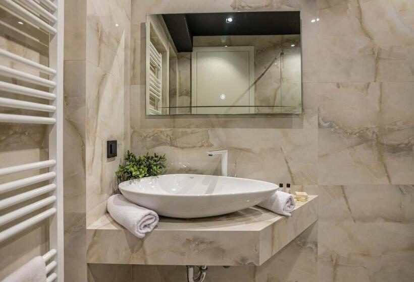 اتاق لوکس با تخت بزرگ, Plaza