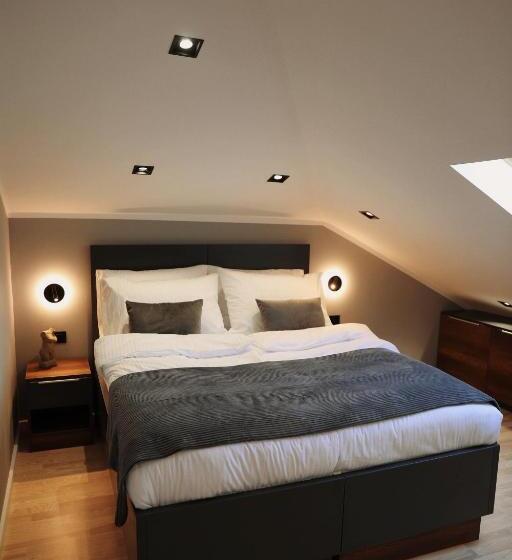 1 Bedroom Penthouse Apartment, Plaza