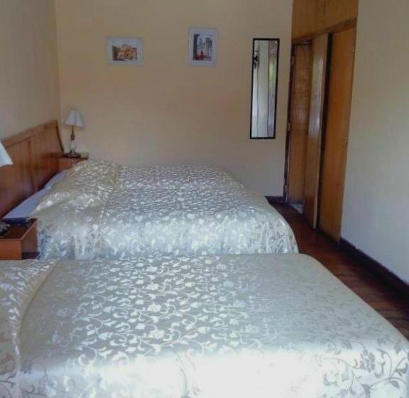 스탠다드 트리플 룸, Hostal Lluvia De Oro
