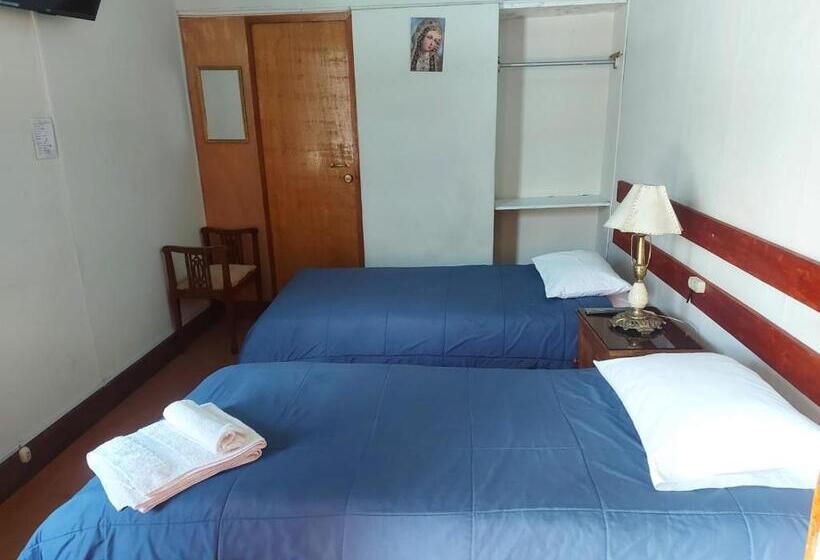 이코노미 룸 공용욕실, Hostal Lluvia De Oro