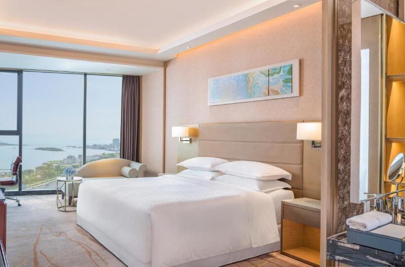 Номер Клуб Кровать Кинг, Sheraton Qingdao West Coast