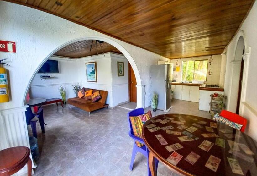 اتاق استاندارد سه تخته بدون تهویه هوا, The Rock House Eco