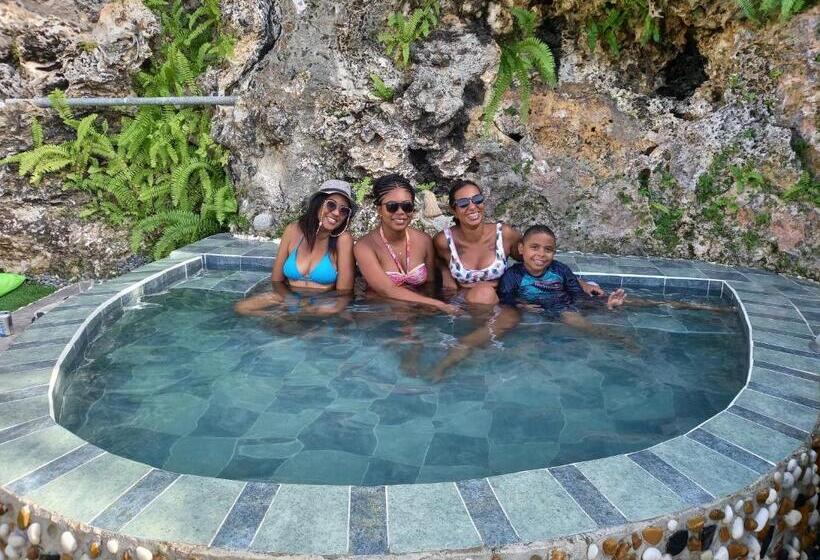 اتاق استاندارد سه تخته بدون تهویه هوا, The Rock House Eco