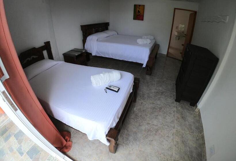 اتاق استاندارد سه نفره, The Rock House Eco