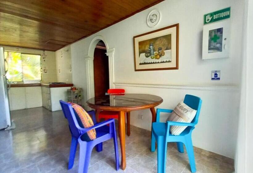 اتاق اکونومی, The Rock House Eco