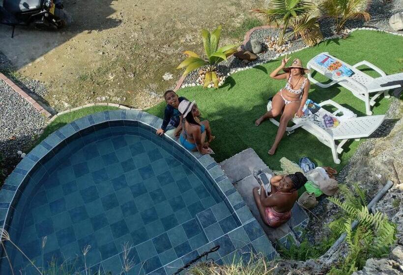 اتاق اکونومی, The Rock House Eco