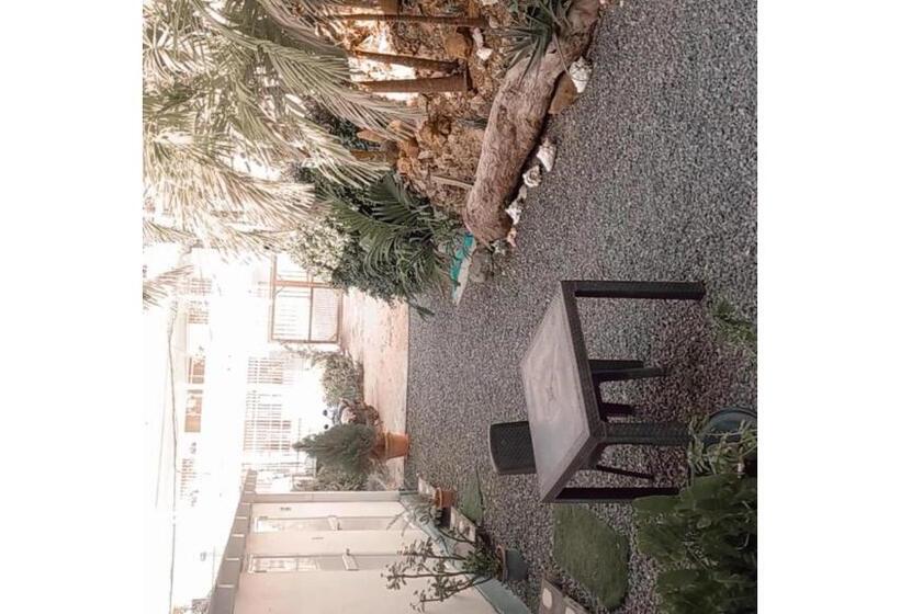 اتاق استاندارد چهار تخته, The Rock House Eco