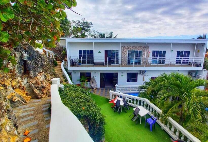 اتاق استاندارد سه نفره, The Rock House Eco