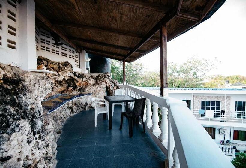 اتاق اکونومی, The Rock House Eco