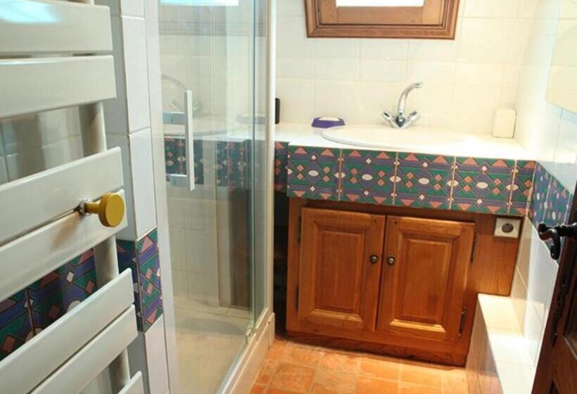 Четырехместный Номер Стандарт, Chambre D'hôtes La Rossillonie