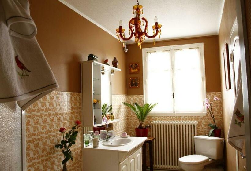 Номер Стандарт, La Petite Maison Pres De L Eglise