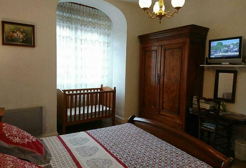 חדר סטנדרט, A La Grenouille Du Jura