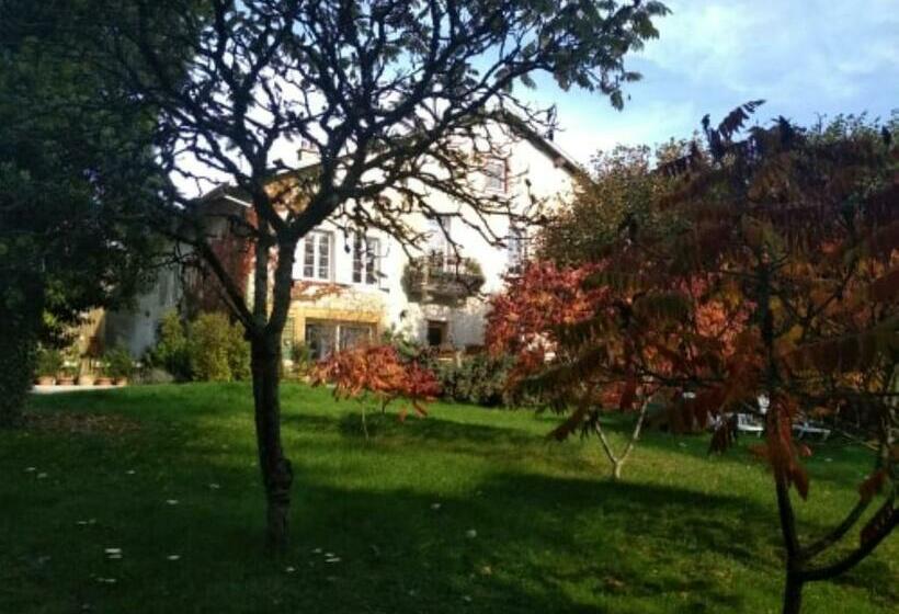 חדר סטנדרט, A La Grenouille Du Jura