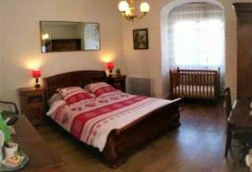 חדר סטנדרט, A La Grenouille Du Jura