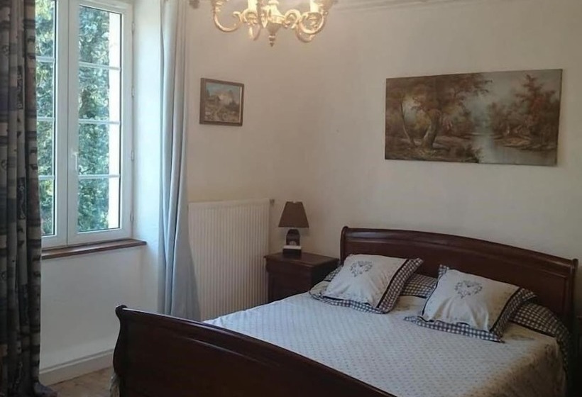 חדר סטנדרט לארבעה, A La Grenouille Du Jura