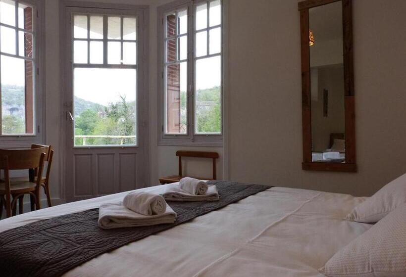Четырехместный Номер Superior, Hôtel Restaurant Des Grottes Du Pech Merle