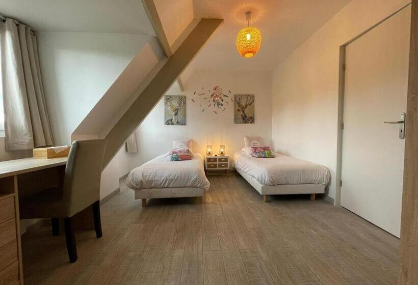 Студио Executive, Manoir De La Houlette