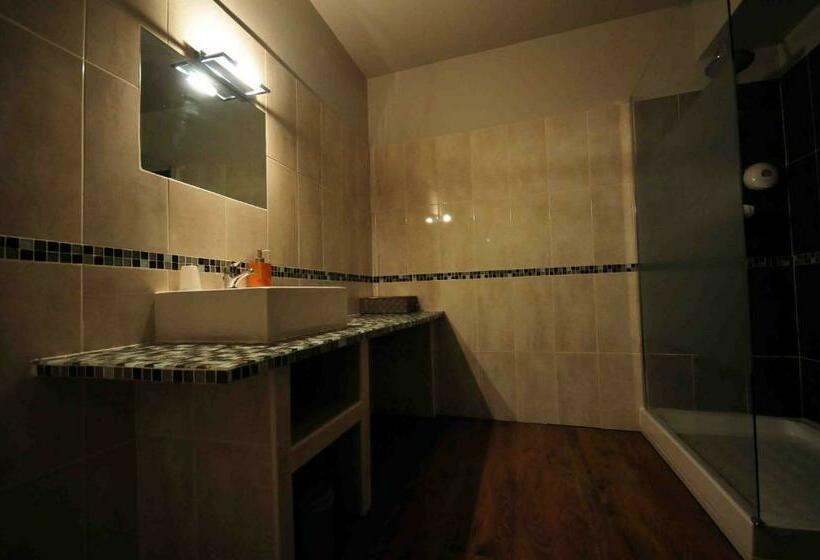 Номер Стандарт, Hôtel Restaurant Le Victor Hugo