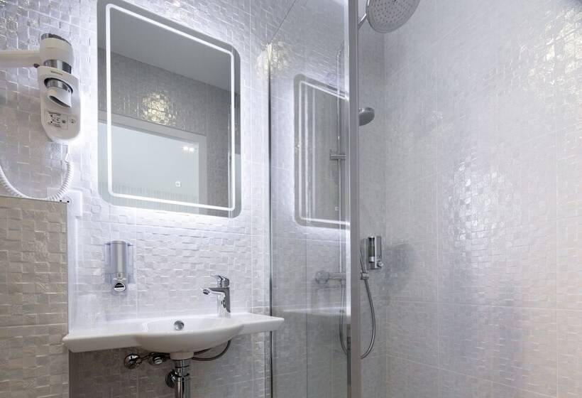 חדר סטנדרט לשלושה, Les Chants D Ailes   Hôtel Face Mer