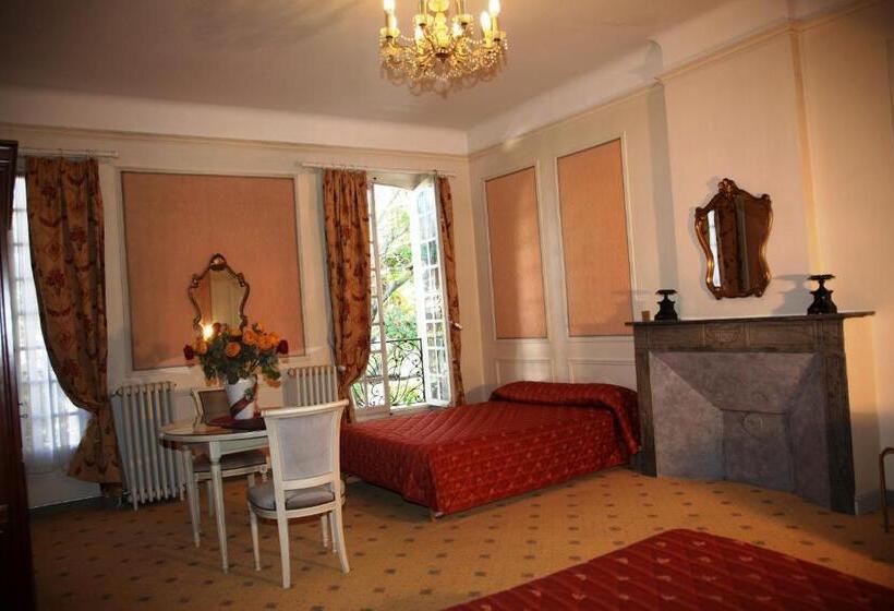 اتاق استاندارد چهار تخته, Hôtel Du Fiacre