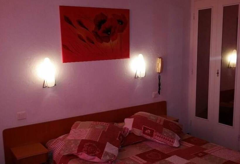 اتاق استاندارد با چشم‌انداز کوهستان, Hôtel Le Tourisme