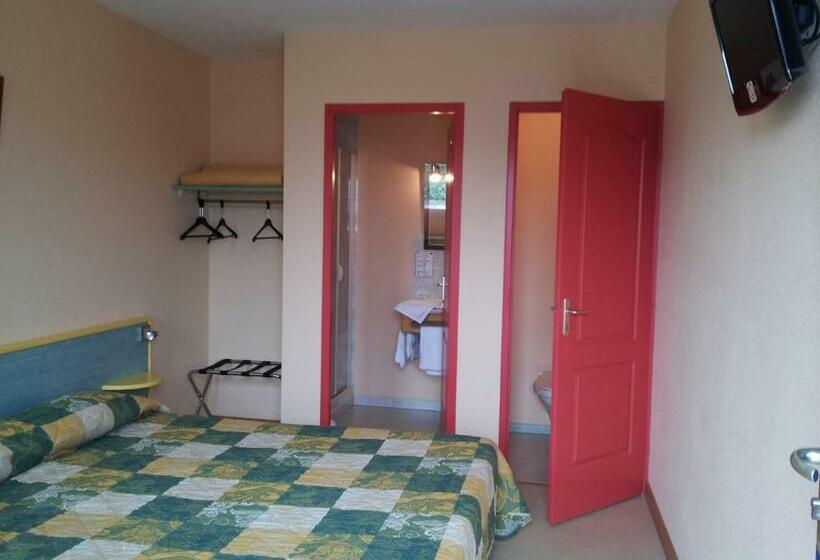 Номер Стандарт, Tour Hôtel