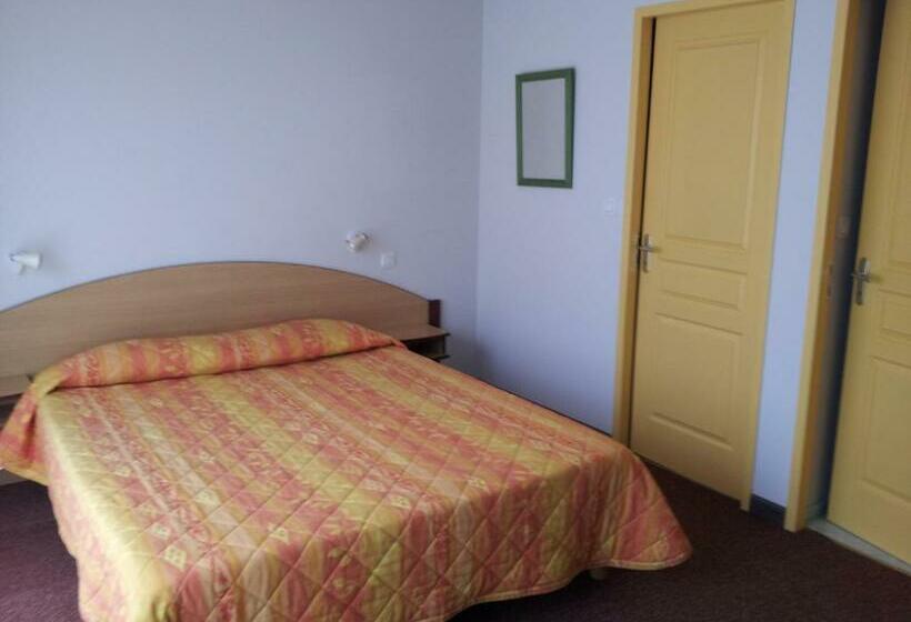 Номер Стандарт Трехместный, Tour Hôtel