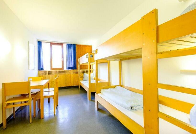 스탠다드 4인용 룸 공용 욕실, Internationales Jugendgästehaus Dachau