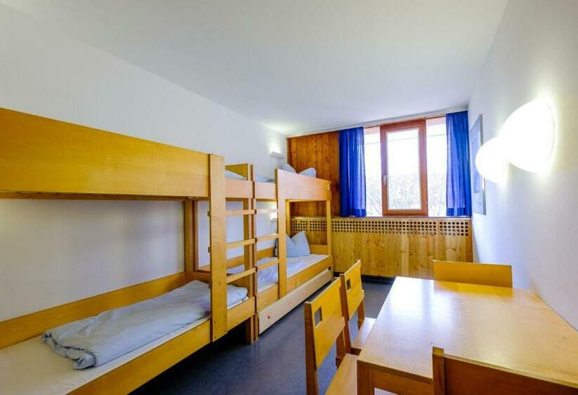 스탠다드 4인용 룸 공용 욕실, Internationales Jugendgästehaus Dachau