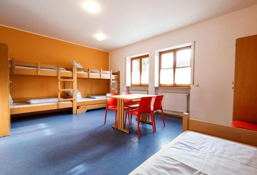 Семейный Номер Классика, Jugendherberge Regensburg