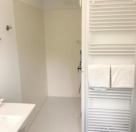 Полулюкс Вид на Бассейн, Weingut Aparthotel Olinger