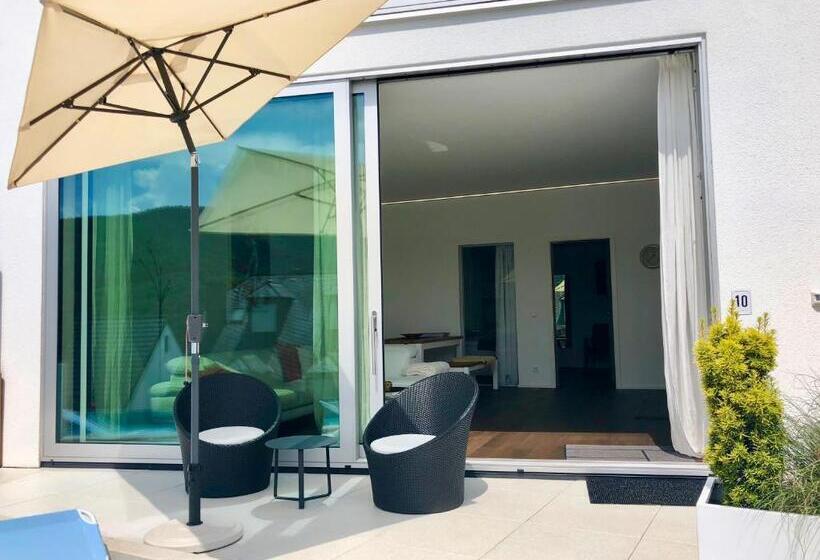 Полулюкс Вид на Бассейн, Weingut Aparthotel Olinger