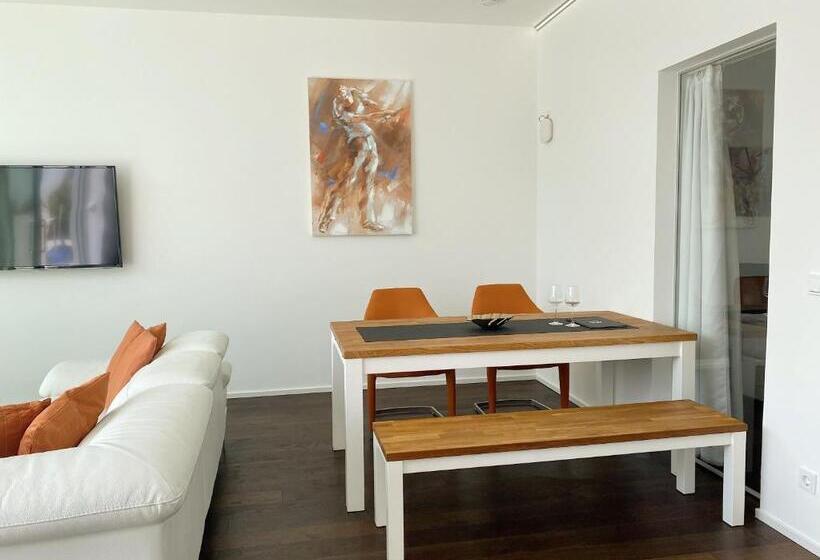 Полулюкс Вид на Бассейн, Weingut Aparthotel Olinger