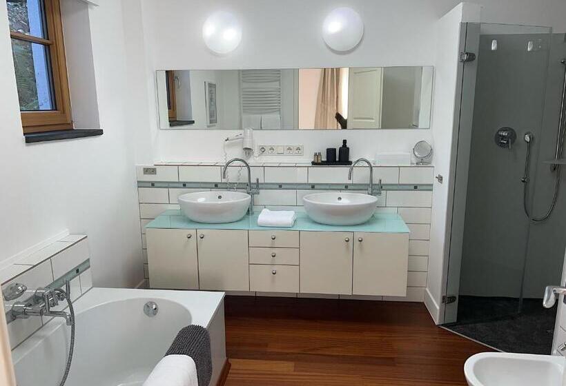 Люкс Повышенной Комфортности, Weingut Aparthotel Olinger