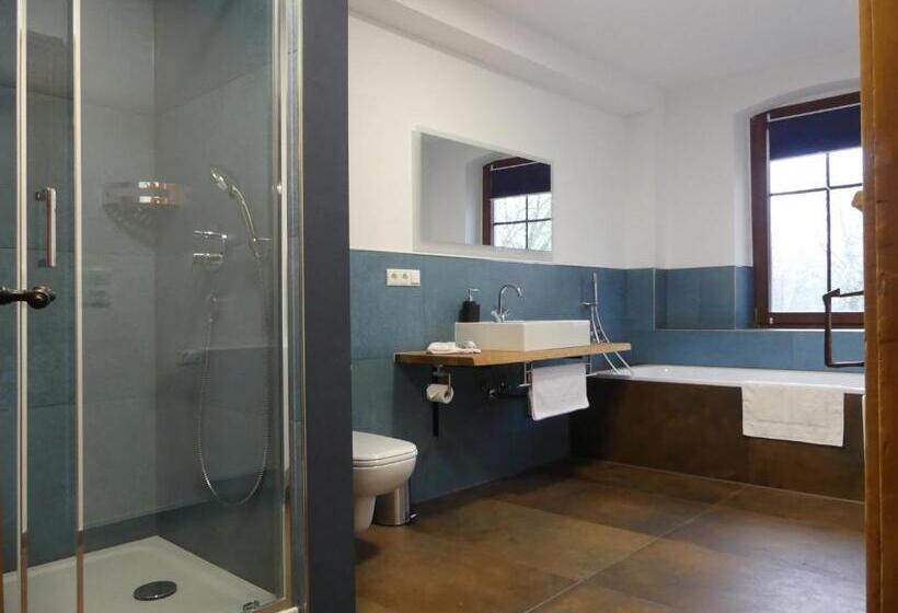 جناح جونيور, Bayerischer Hof