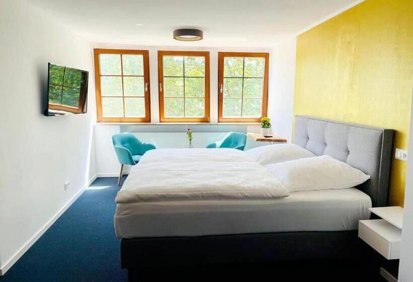 جناح جونيور, Bayerischer Hof