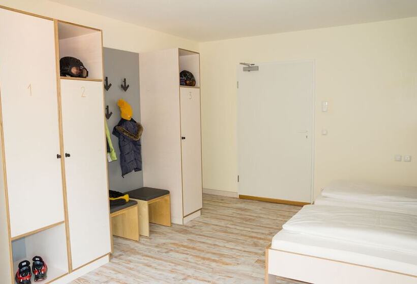标准间带阳台, Oberstdorf Hostel