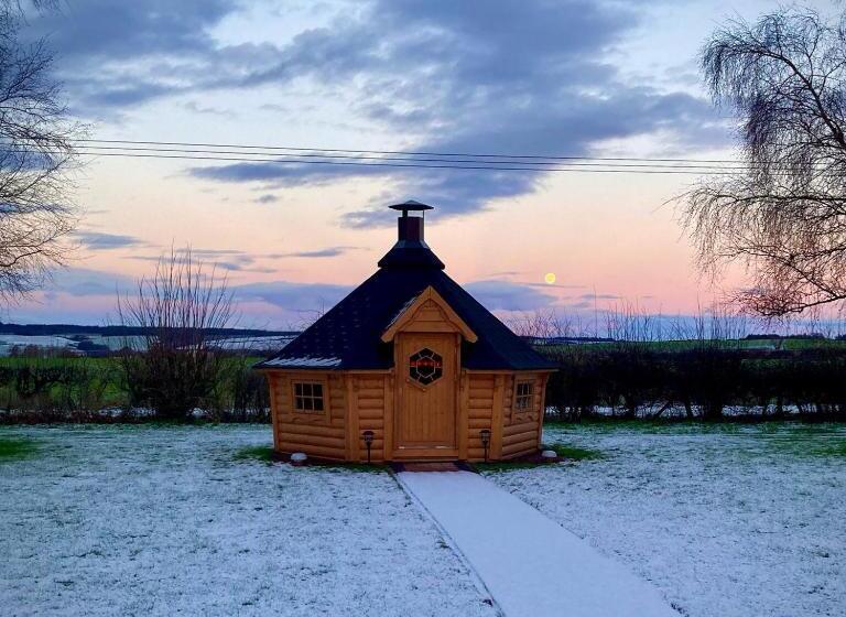 Capsule, Whitemoss Lodge