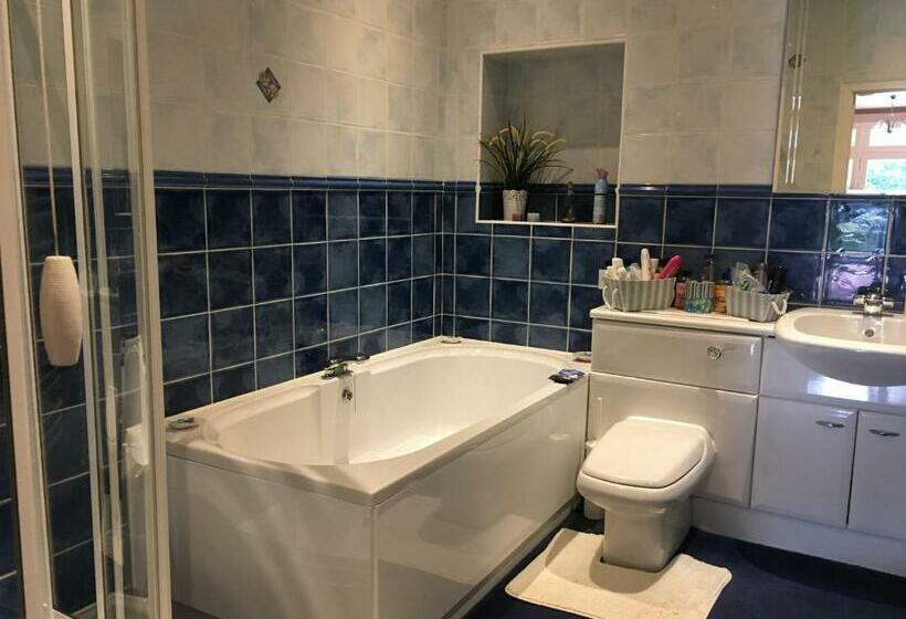 ファミリールーム, Blackburn Villa B&b