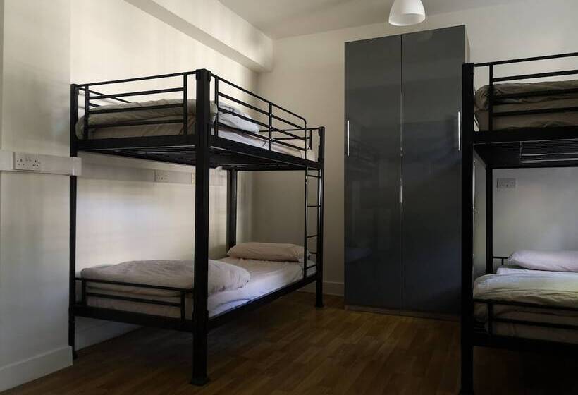 Кровать в Общей Комнате, Bowden Court