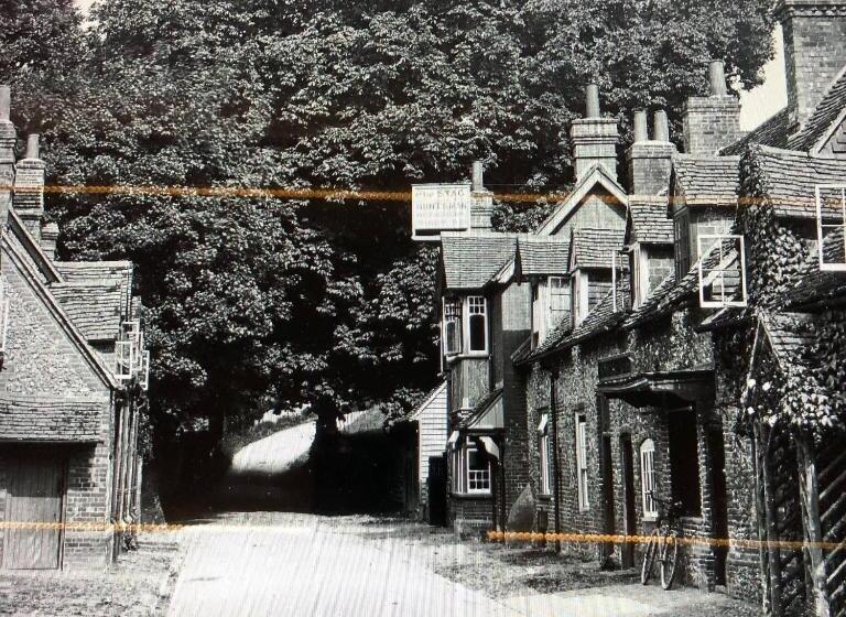 בקתה, The Stag And Huntsman At Hambleden